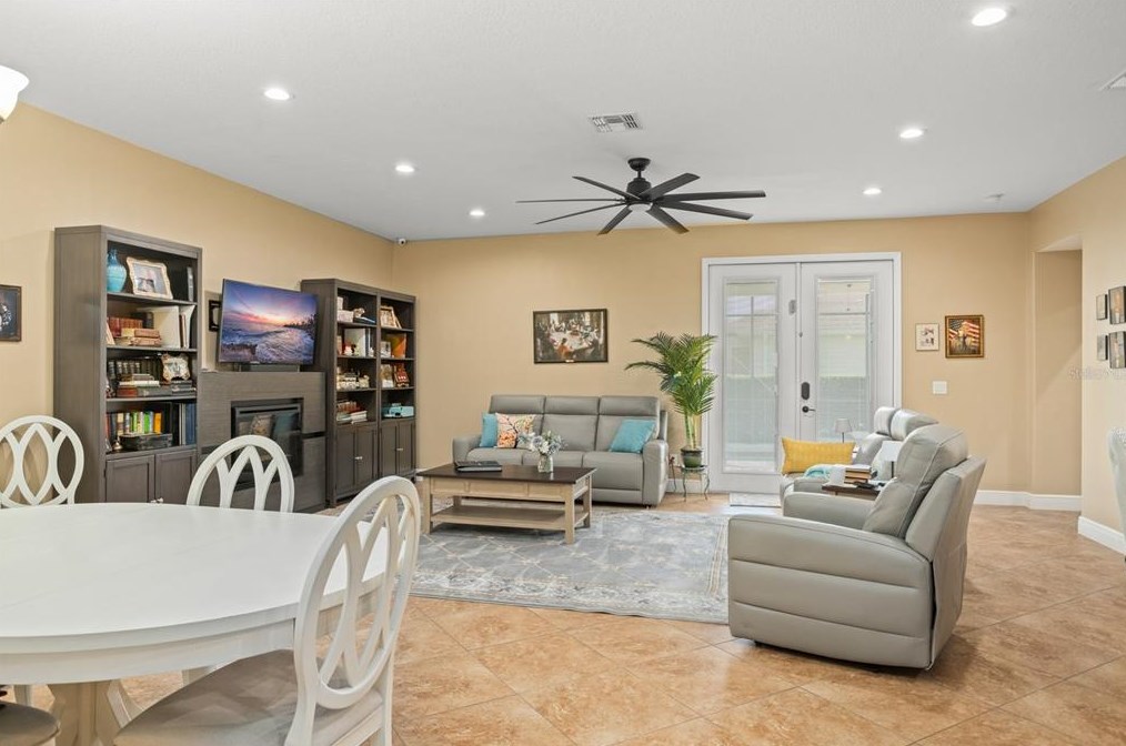 1060 Vinsetta Cir, Winter Garden FL  34787-9625 exterior