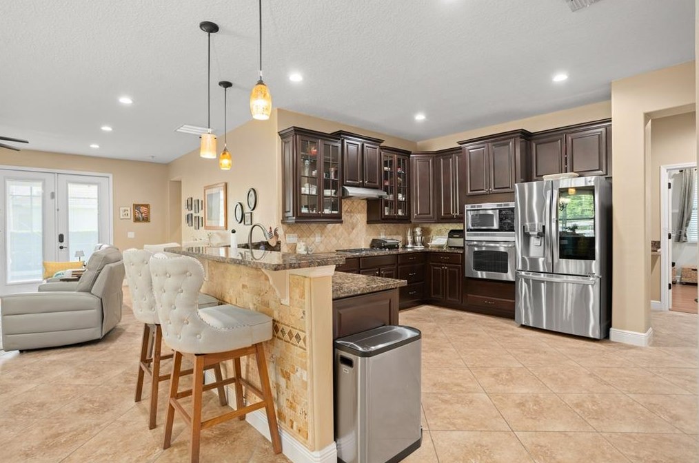 1060 Vinsetta Cir, Winter Garden FL  34787-9625 exterior