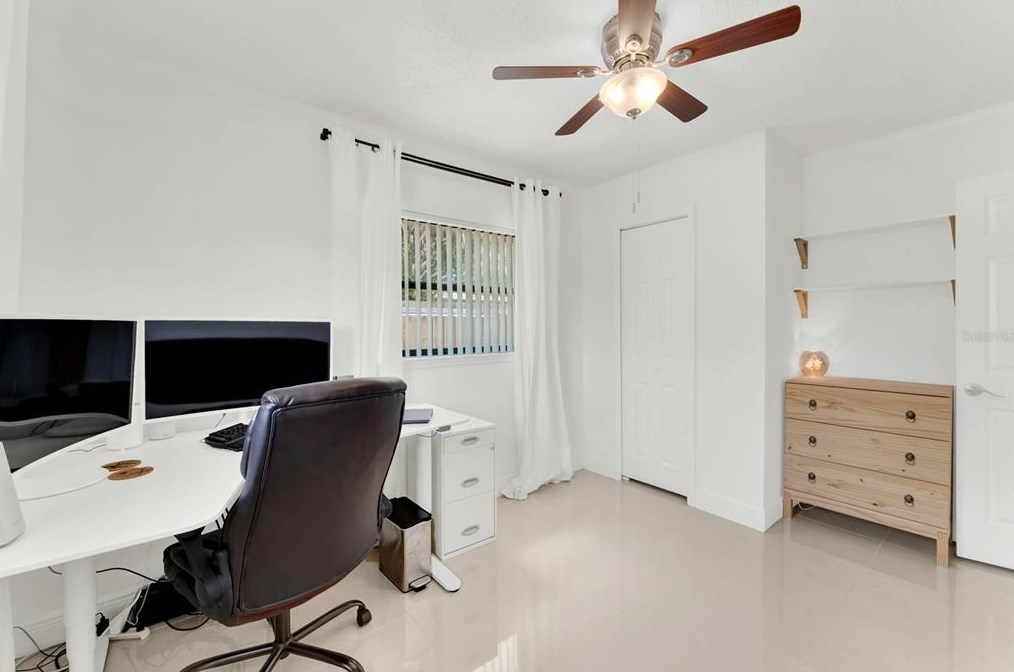 627 Adirondack Ave, Orlando FL  32807-1203 exterior