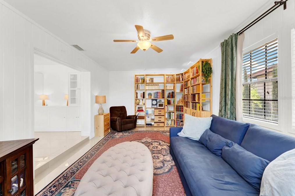 627 Adirondack Ave, Orlando FL  32807-1203 exterior