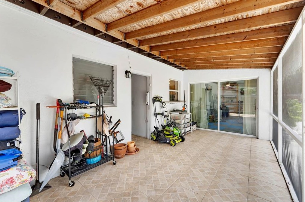 627 Adirondack Ave, Orlando FL  32807-1203 exterior