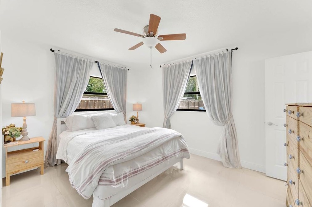 627 Adirondack Ave, Orlando FL  32807-1203 exterior