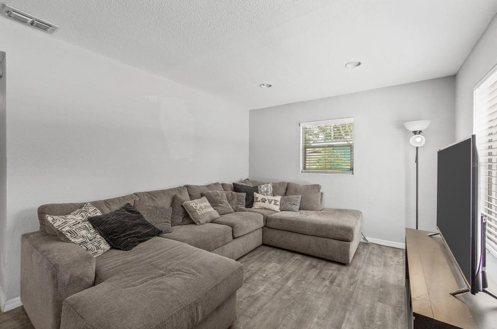 1405 Radleigh Pl, Orlando, FL 32808-7345