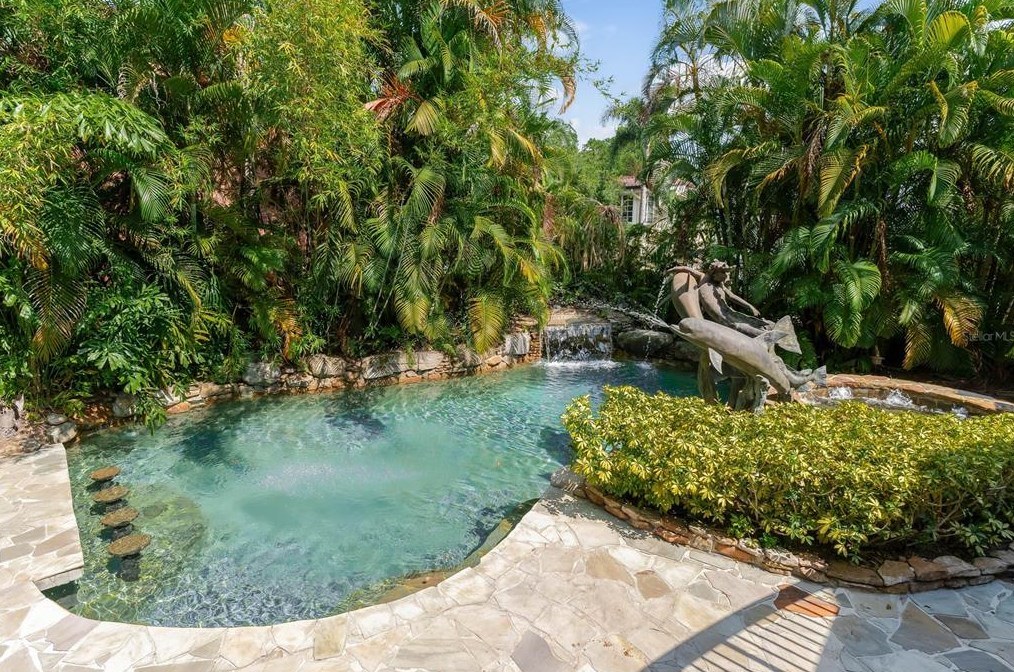 527 Broadway Ave, Orlando FL  32803-5351 exterior