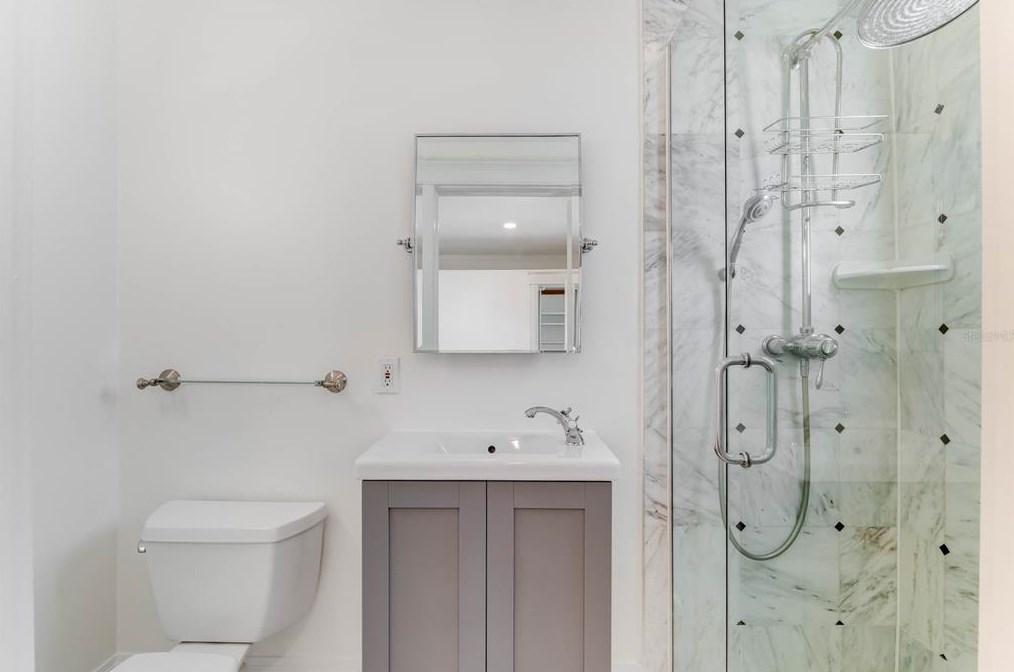 527 Broadway Ave, Orlando FL  32803-5351 exterior