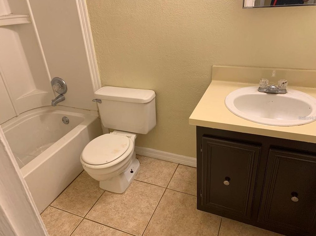 2759 L B Mcleod Rd, Orlando FL  32805-5967 exterior