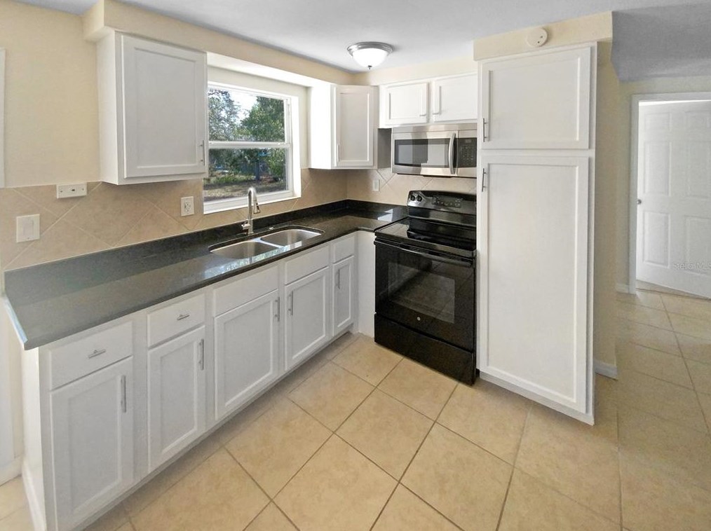 4823 Longwood Ave, Tarpon Springs FL  34690-3924 exterior