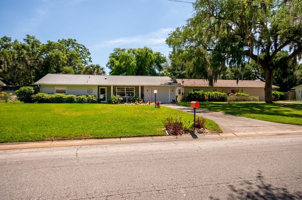 4092 Lake Eleanor Dr, Mount Dora, FL 32757-5203