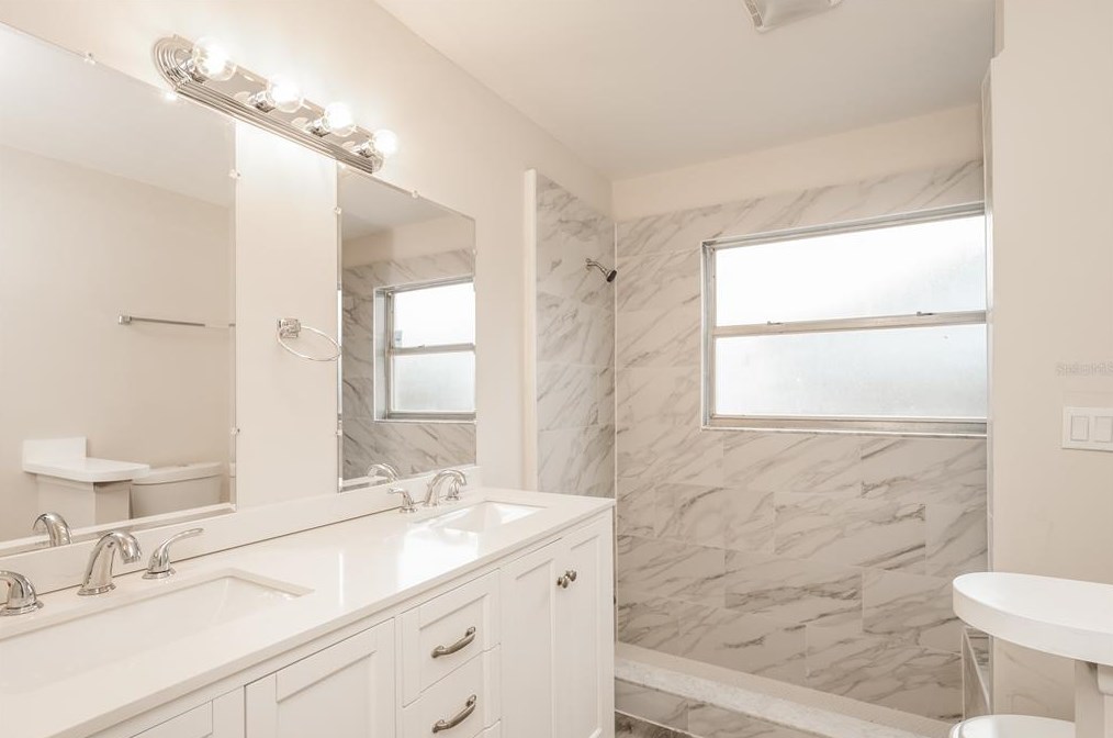 5616 Breckenridge Cir, Orlando FL  32818-1377 exterior