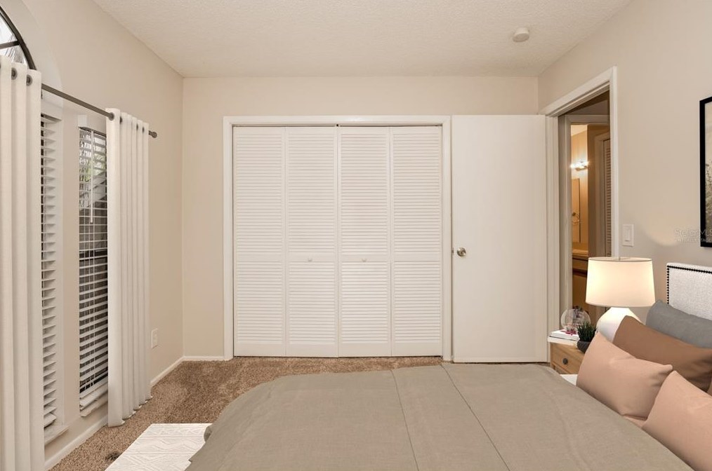 5616 Breckenridge Cir, Orlando FL  32818-1377 exterior