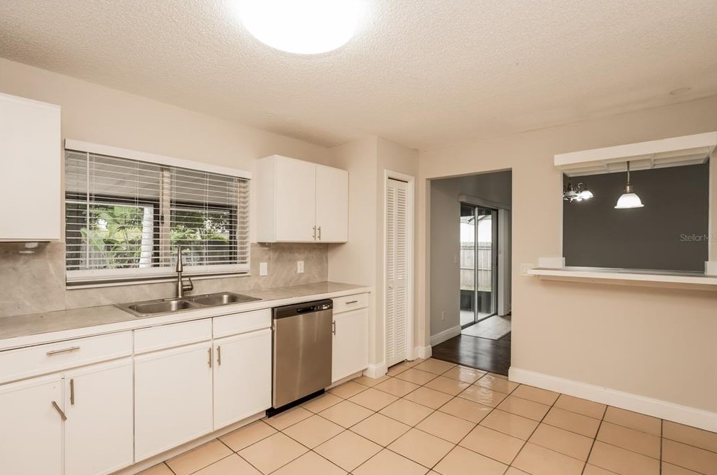 5616 Breckenridge Cir, Orlando FL  32818-1377 exterior