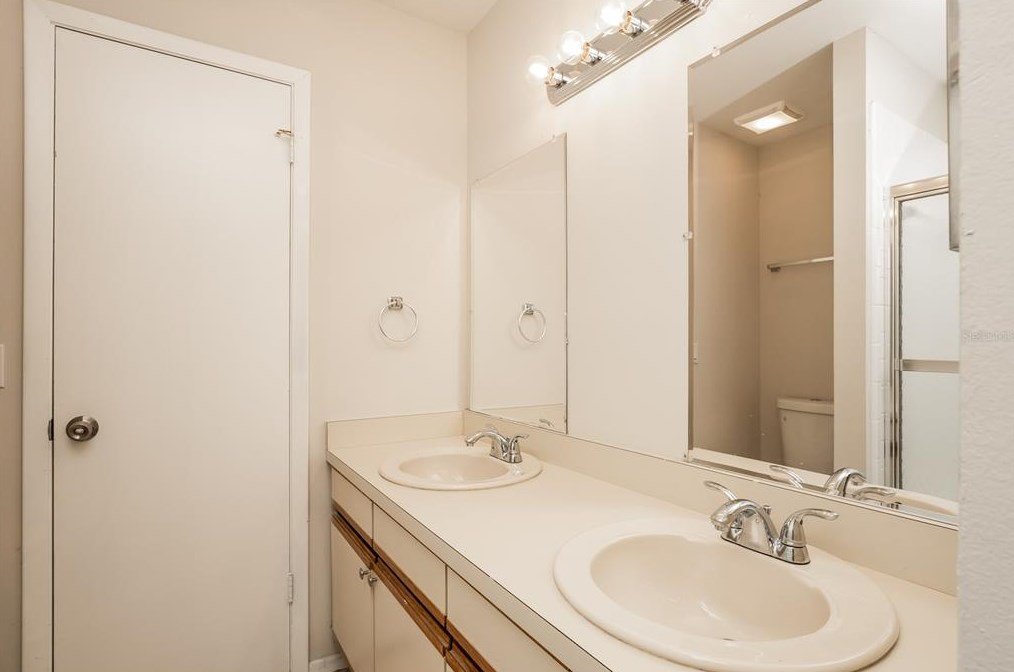 5616 Breckenridge Cir, Orlando FL  32818-1377 exterior