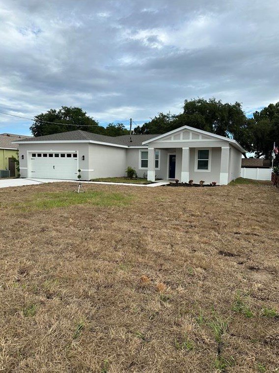 39 Lake Fox Rd, Winter Haven, FL 33884-3205