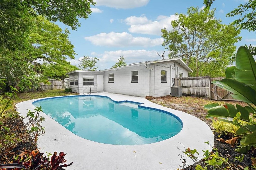 261 N Edgemon Ave, Casselberry, FL 32708