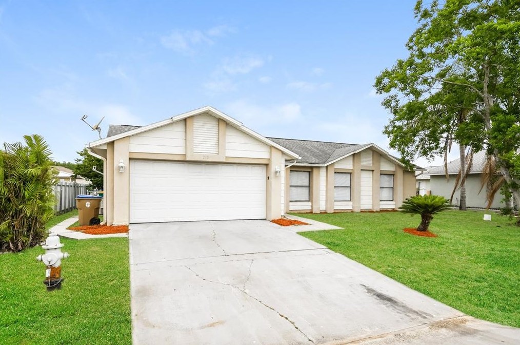 212 Bedford Dr, Kissimmee, FL 34758-2700