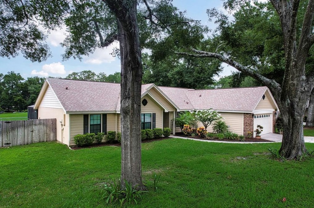 2114 Majestic Woods Blvd, Apopka, FL 32712