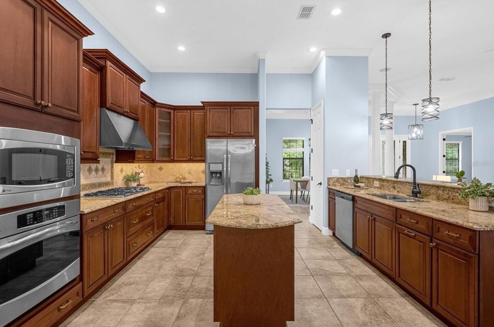 502 Victoria Hills Dr, Deland FL  32724-8826 exterior