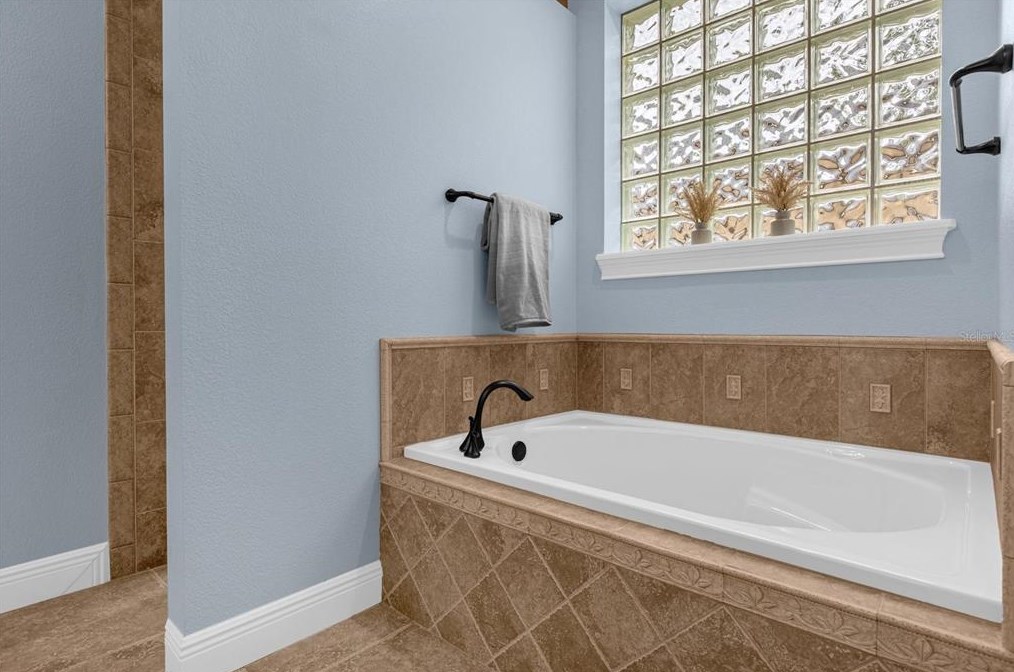 502 Victoria Hills Dr, Deland FL  32724-8826 exterior