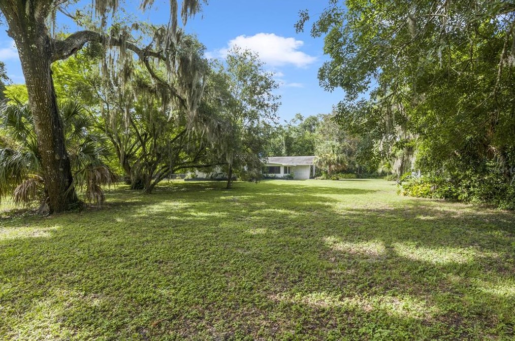 445 Old Geneva Rd, Geneva, FL 32732