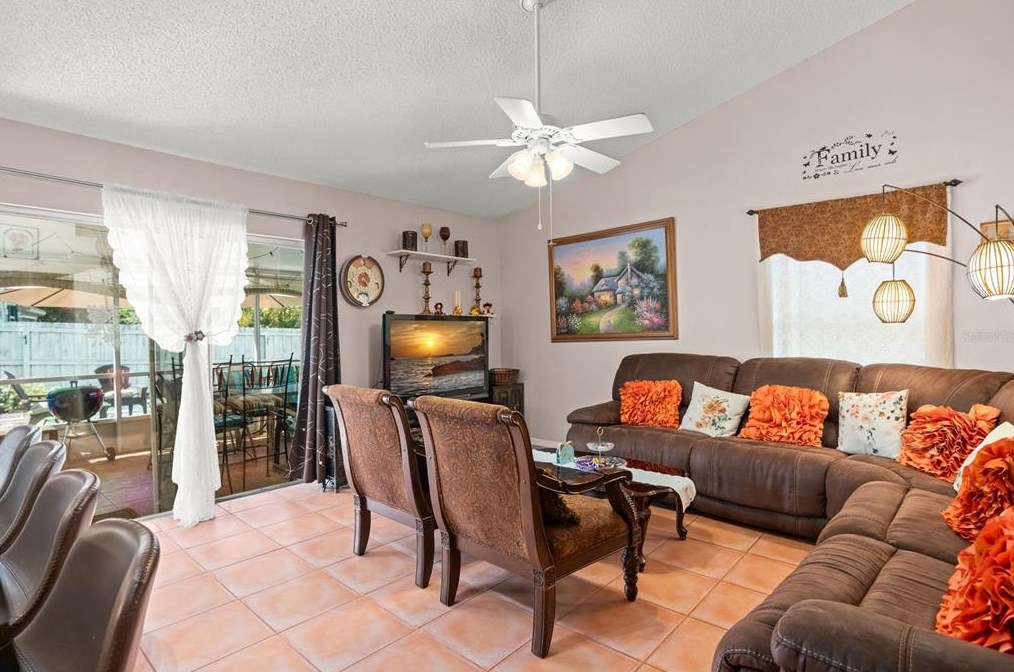1715 Country Chalet Ct, Apopka, FL 32703