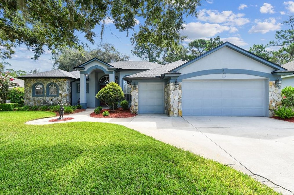 213 Hazeltine Dr, De Bary, FL 32713