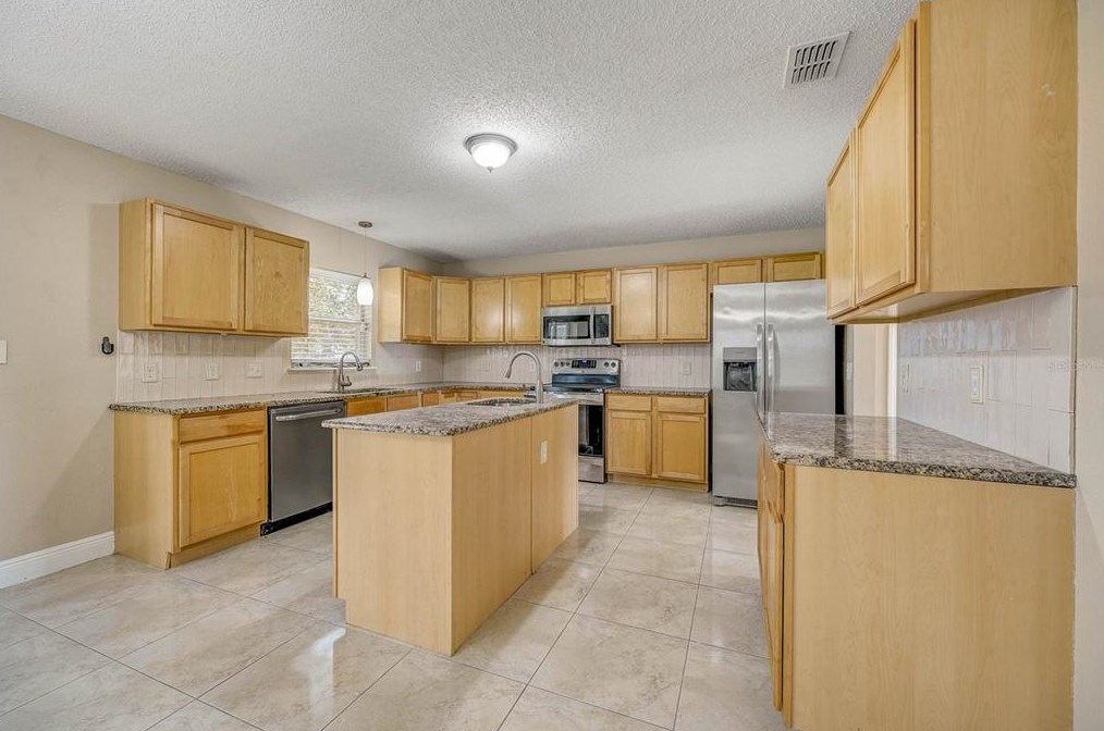 2390 Andrews Valley Dr, Kissimmee FL  34758-1709 exterior