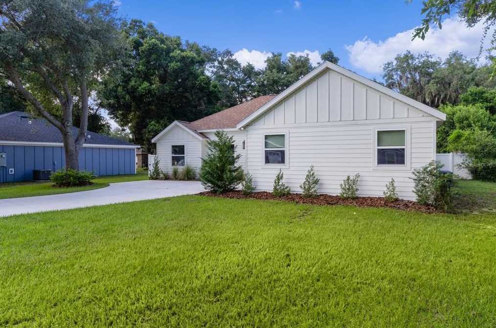 800 Deep Wood Ct, Fruitland Park, FL 34731