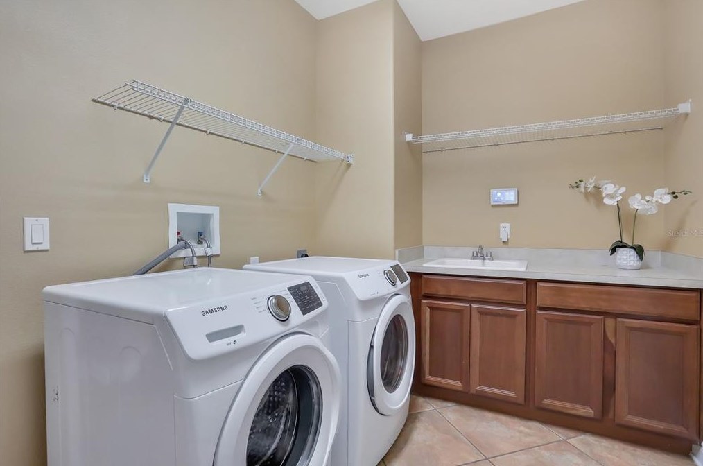 2421 Northumbria Dr, Sanford FL  32771-6494 exterior
