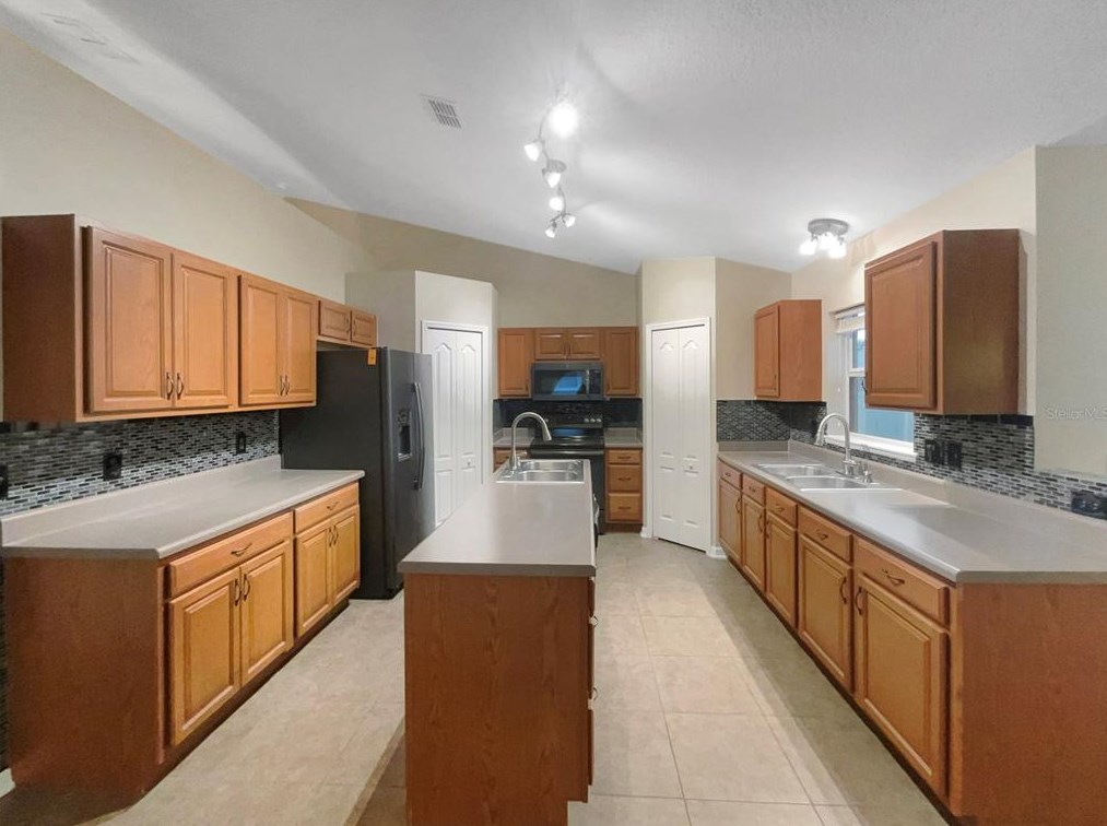 5621 Escalante Canyon Dr, Kissimmee, FL 34758