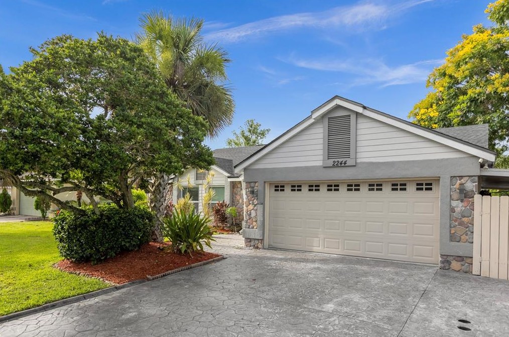 2244 Rio Pinar Lakes Blvd, Orlando, FL 32822-8405