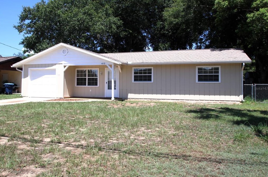 612 Dora Ave, Tavares, FL 32778