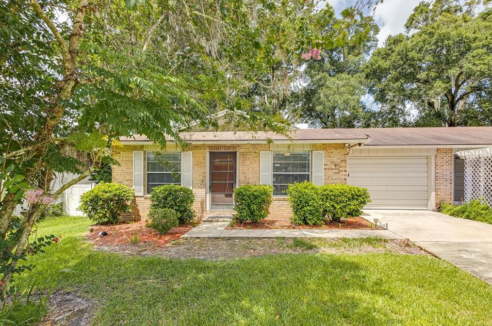 1511 S Montgomery St, Deland, FL 32720