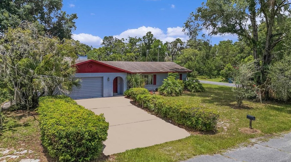 1105 E Ohio Ave, Deland, FL 32724