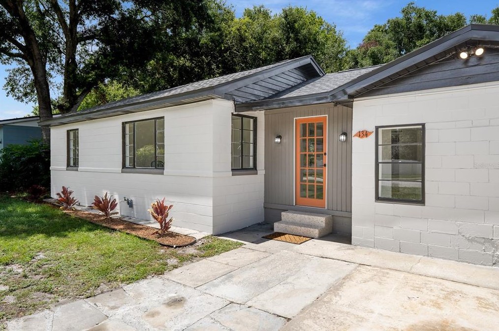 134 Angeles Rd, De Bary, FL 32713