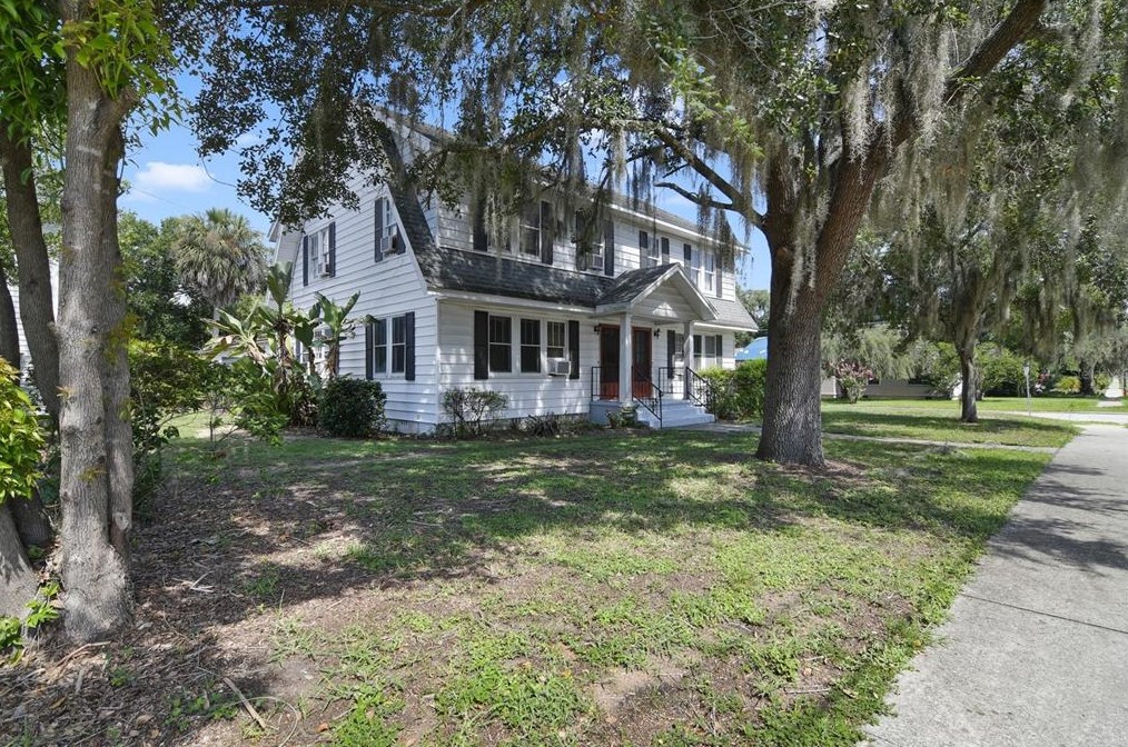 1102 S Center St, Eustis, FL 32726
