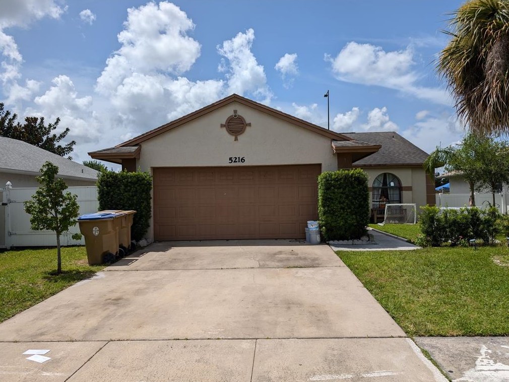 5216 Lonesome Dove Dr, Kissimmee, FL 34746-4650