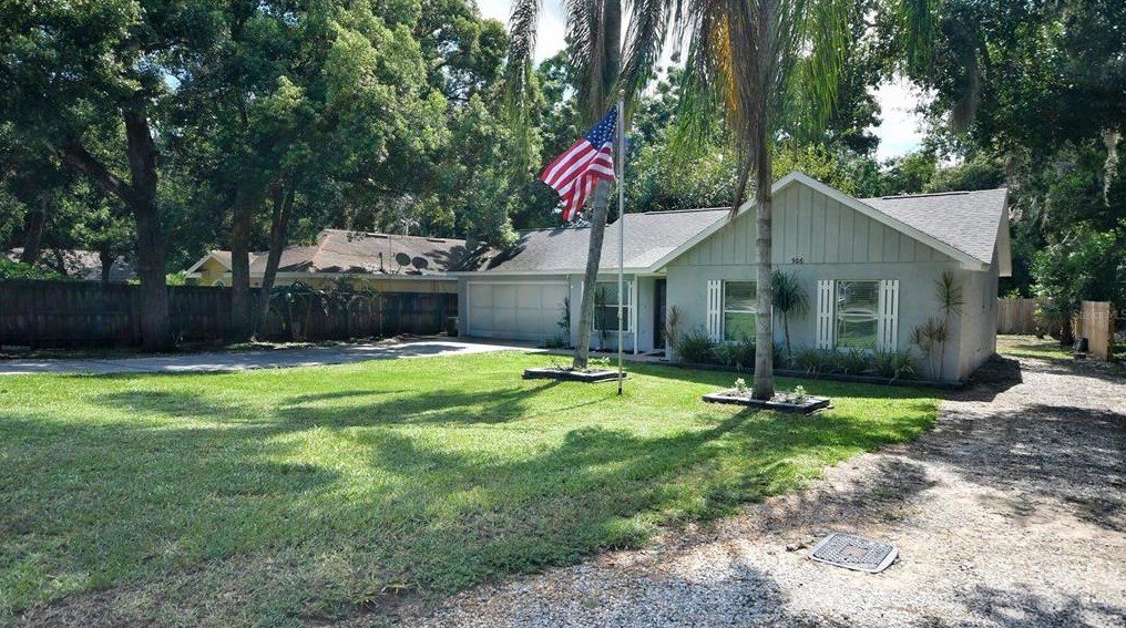 906 Kentucky Blvd, Eustis, FL 32726