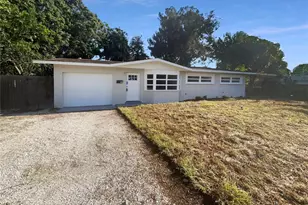 4185 Barracuda Dr SE, Saint Petersburg, FL 33705 - Photo 10