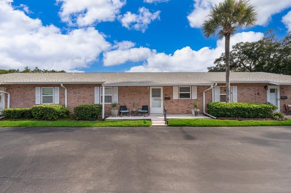18 Fairway Ct #18, Deland, FL 32724