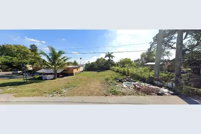 205 SE 1st Avenue, South Bay, FL 33493 - Photo 2