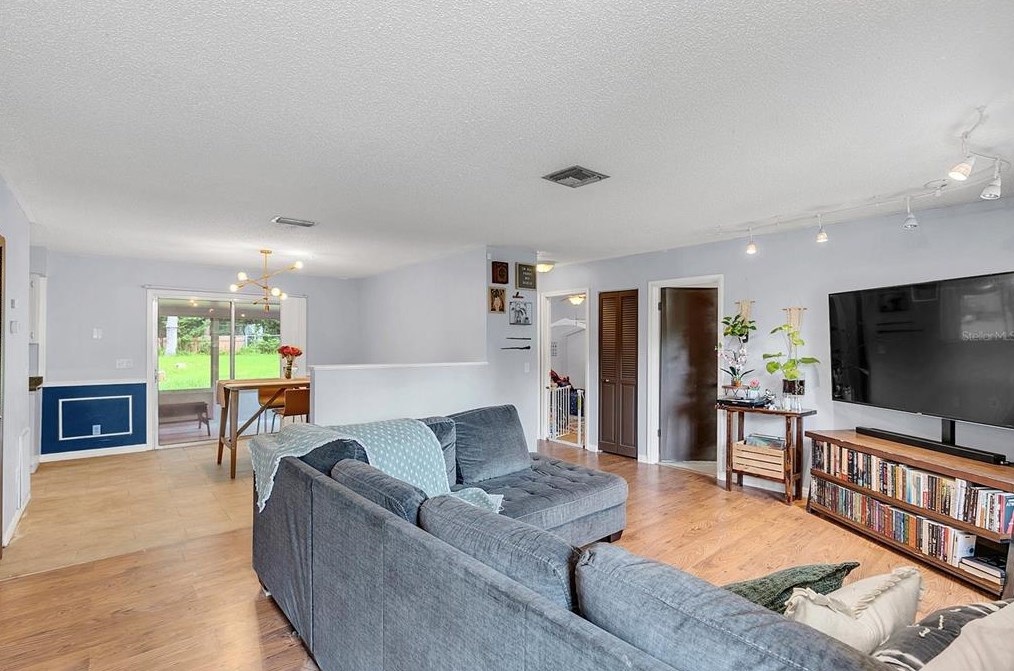 2401 Oxford Rd, Deland, FL 32724