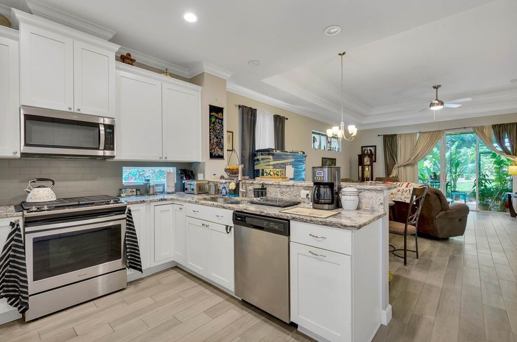 8081 Bridgeport Bay Cir, Mount Dora, FL 32757-8819