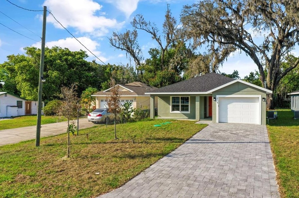 13 W 12th St, Apopka, FL 32703