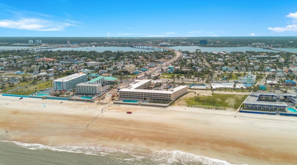 219 Atlantic Ave, Daytona Beach FL  32118-4101 exterior