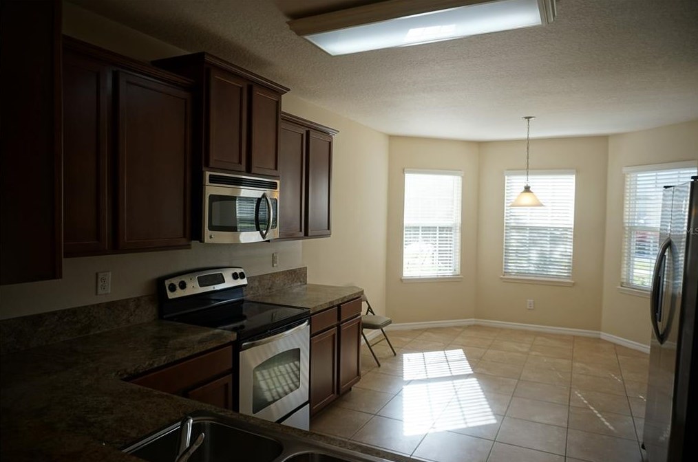 325 Red Kite Dr, Groveland, FL 34736