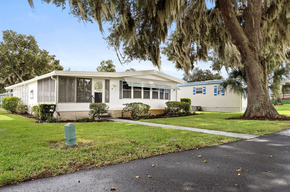 2 Gallinule Ct, Fruitland Park, FL 34731