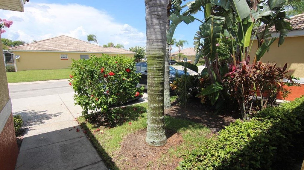 196 Ocean Bluff Dr, Kissimmee, FL 34759