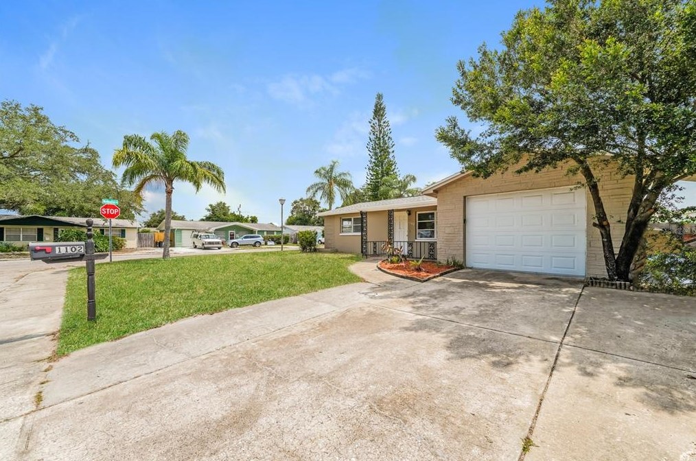 1102 Croydon Ln, Tarpon Springs, FL 34691