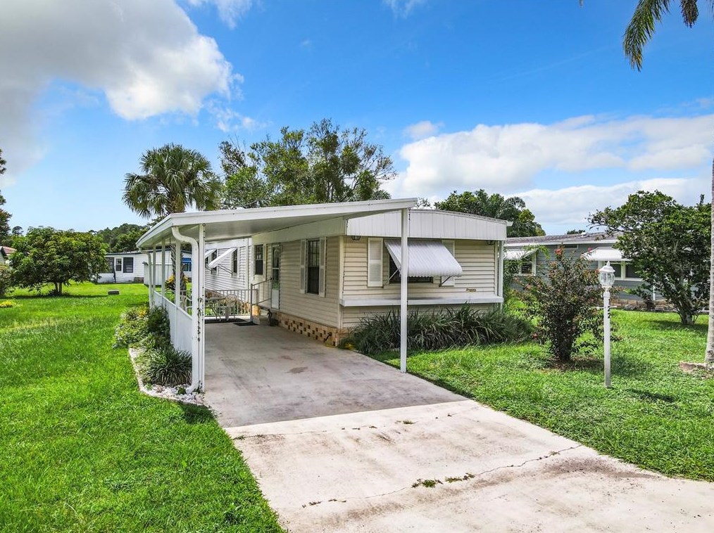 122 Kove Blvd, Osteen, FL 32764