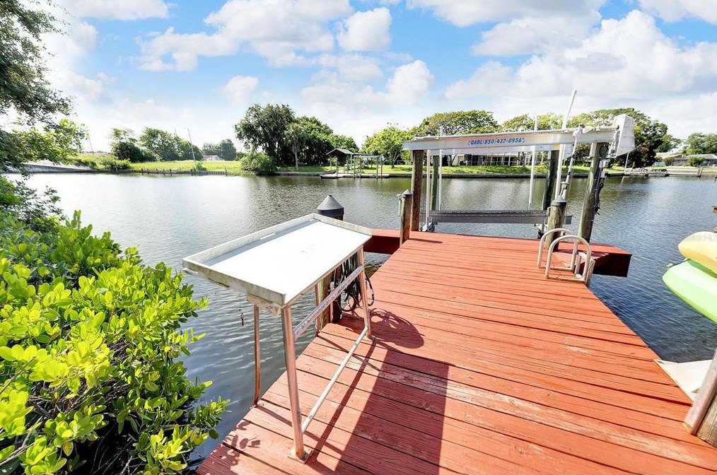 602 Yardarm Dr #1, Ruskin, FL 33572